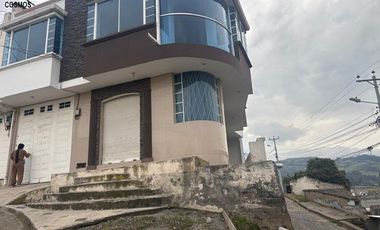 Casa de venta en Otavalo, sector Santa Anita