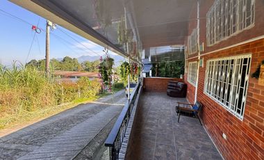 Venta de casa campestre en Vereda Vancouver – lote de 695 m² - 232 m² construidos