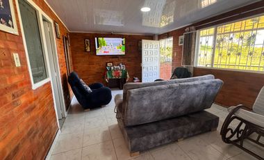 Venta de casa campestre en Vereda Vancouver – lote de 695 m² - 232 m² construidos