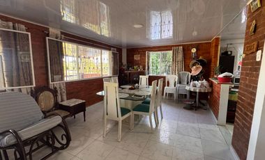 Venta de casa campestre en Vereda Vancouver – lote de 695 m² - 232 m² construidos