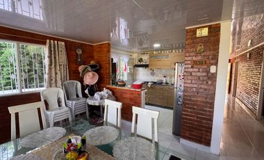 Venta de casa campestre en Vereda Vancouver – lote de 695 m² - 232 m² construidos