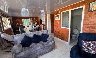 Venta de casa campestre en Vereda Vancouver – lote de 695 m² - 232 m² construidos