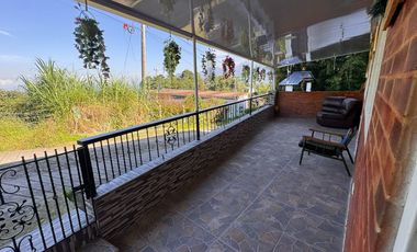 Venta de casa campestre en Vereda Vancouver – lote de 695 m² - 232 m² construidos