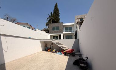 Casa con alberca de 3 recámaras en Burgos | Privada cerrada con portón eléctrico