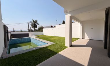 Casa con alberca de 3 recámaras en Burgos | Privada cerrada con portón eléctrico