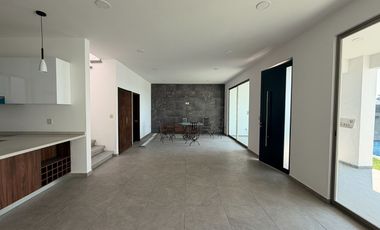 Casa con alberca de 3 recámaras en Burgos | Privada cerrada con portón eléctrico