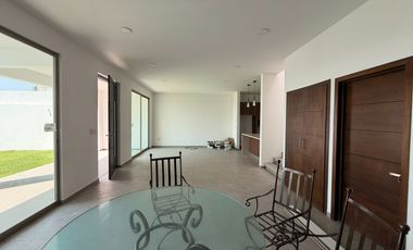 Casa con alberca de 3 recámaras en Burgos | Privada cerrada con portón eléctrico