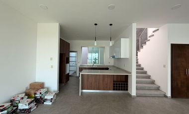 Casa con alberca de 3 recámaras en Burgos | Privada cerrada con portón eléctrico