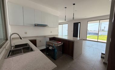 Casa con alberca de 3 recámaras en Burgos | Privada cerrada con portón eléctrico