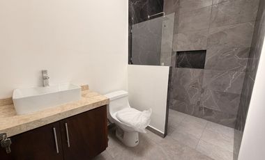 Casa con alberca de 3 recámaras en Burgos | Privada cerrada con portón eléctrico