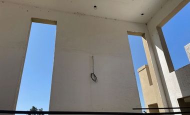 Hermosa quinta con casa a terminar a mts del río Paraná.