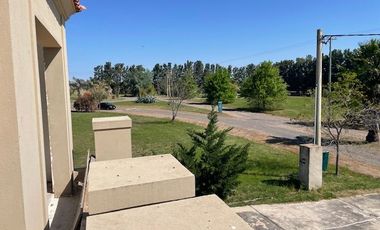 Hermosa quinta con casa a terminar a mts del río Paraná.