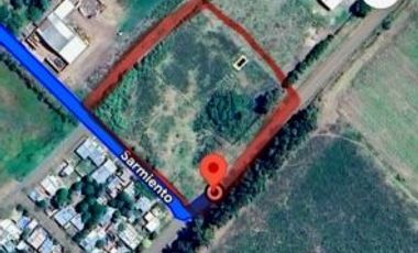 Quinta con amplio lote y pileta instalada.