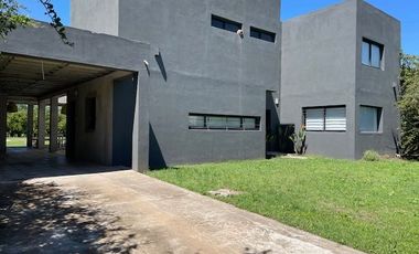 Hermosa quinta en venta con amplia casa pileta y parque
