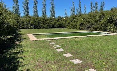 Hermosa quinta en venta con amplia casa pileta y parque