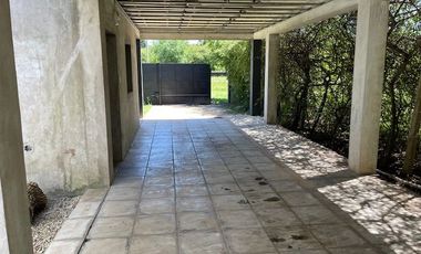 Hermosa quinta en venta con amplia casa pileta y parque