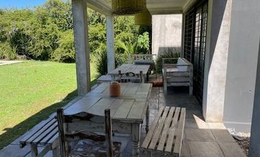 Hermosa quinta en venta con amplia casa pileta y parque