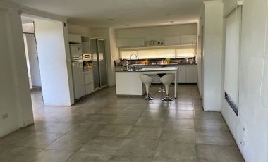Hermosa quinta en venta con amplia casa pileta y parque