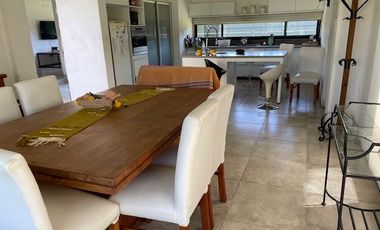 Hermosa quinta en venta con amplia casa pileta y parque