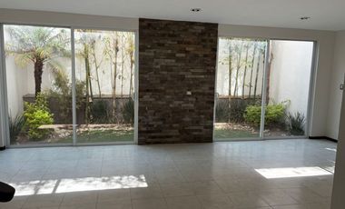 Casa en venta atrás de Paseo destino