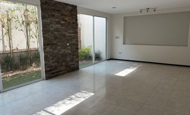 Casa en venta atrás de Paseo destino
