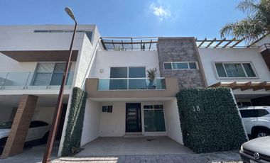 Casa en venta atrás de Paseo destino