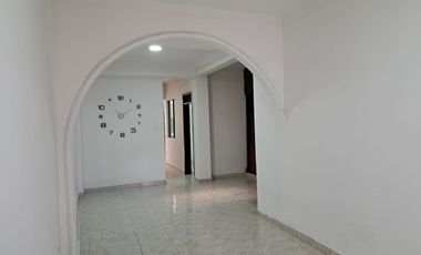 SE ARRIENDA CASA PRIMER PISO CON LOCAL BARRIO JUNIN