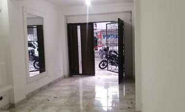 SE ARRIENDA CASA PRIMER PISO CON LOCAL BARRIO JUNIN