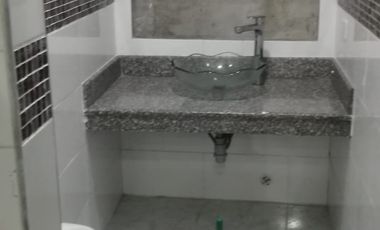 SE ARRIENDA CASA PRIMER PISO CON LOCAL BARRIO JUNIN