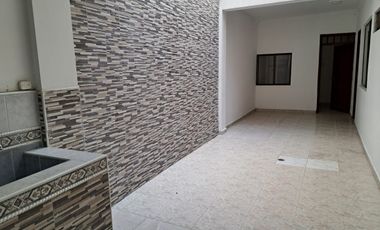 SE ARRIENDA CASA PRIMER PISO CON LOCAL BARRIO JUNIN