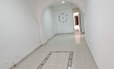 SE ARRIENDA CASA PRIMER PISO CON LOCAL BARRIO JUNIN