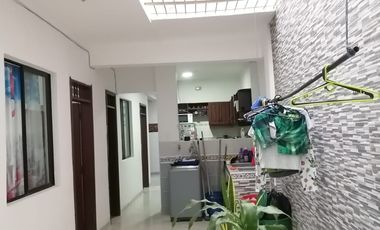 SE ARRIENDA CASA PRIMER PISO CON LOCAL BARRIO JUNIN