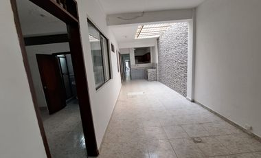 SE ARRIENDA CASA PRIMER PISO CON LOCAL BARRIO JUNIN
