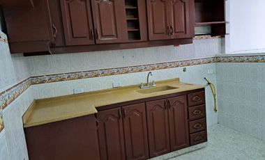 SE ARRIENDA CASA PRIMER PISO CON LOCAL BARRIO JUNIN