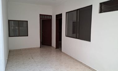 SE ARRIENDA CASA PRIMER PISO CON LOCAL BARRIO JUNIN