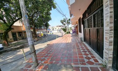 SE ARRIENDA CASA PRIMER PISO CON LOCAL BARRIO JUNIN