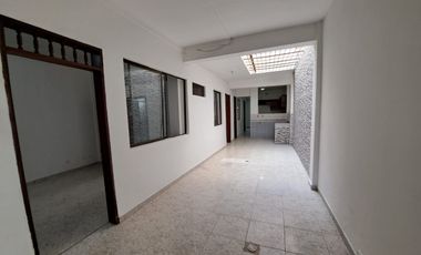 SE ARRIENDA CASA PRIMER PISO CON LOCAL BARRIO JUNIN