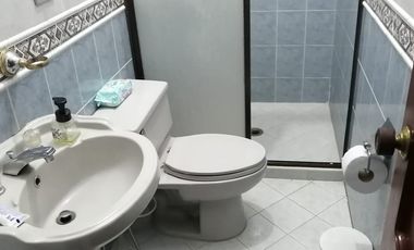 SE ARRIENDA CASA PRIMER PISO CON LOCAL BARRIO JUNIN