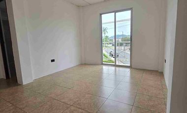 Casa esquinera en alquiler en Metrópolis II