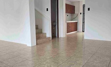 Casa esquinera en alquiler en Metrópolis II