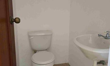 Casa esquinera en alquiler en Metrópolis II