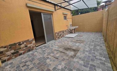 Casa esquinera en alquiler en Metrópolis II