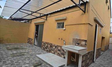 Casa esquinera en alquiler en Metrópolis II