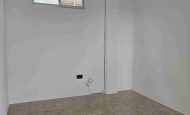 Casa esquinera en alquiler en Metrópolis II