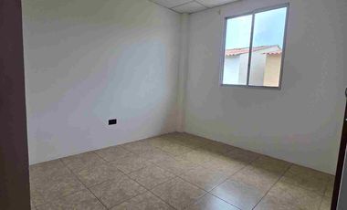 Casa esquinera en alquiler en Metrópolis II