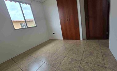 Casa esquinera en alquiler en Metrópolis II