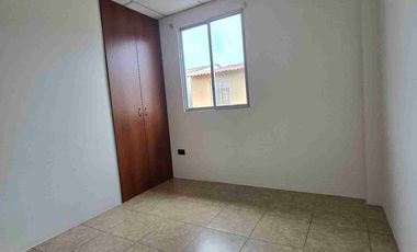 Casa esquinera en alquiler en Metrópolis II