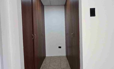 Casa esquinera en alquiler en Metrópolis II