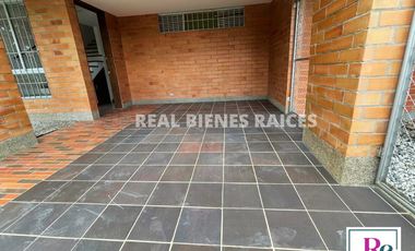 CASA EN ARRIENDO  Canon: $3.250.000 Cerca al Centro Comercial Viva