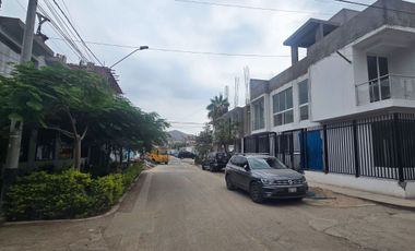 CASA EN VENTA 126 M2 URB. EL REMANSO DE SANTA CLARA – ATE